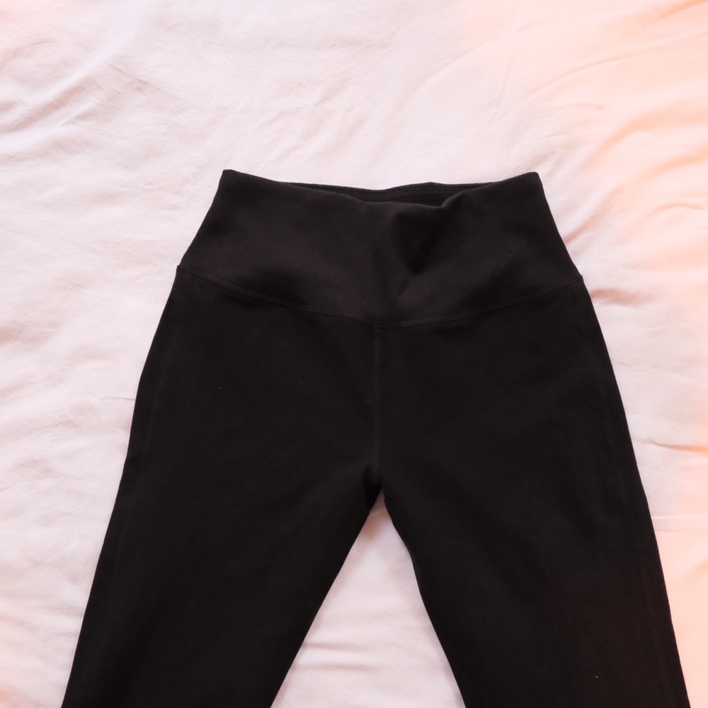 ALO Yoga Classic Black Leggings - Picture 7 of 8